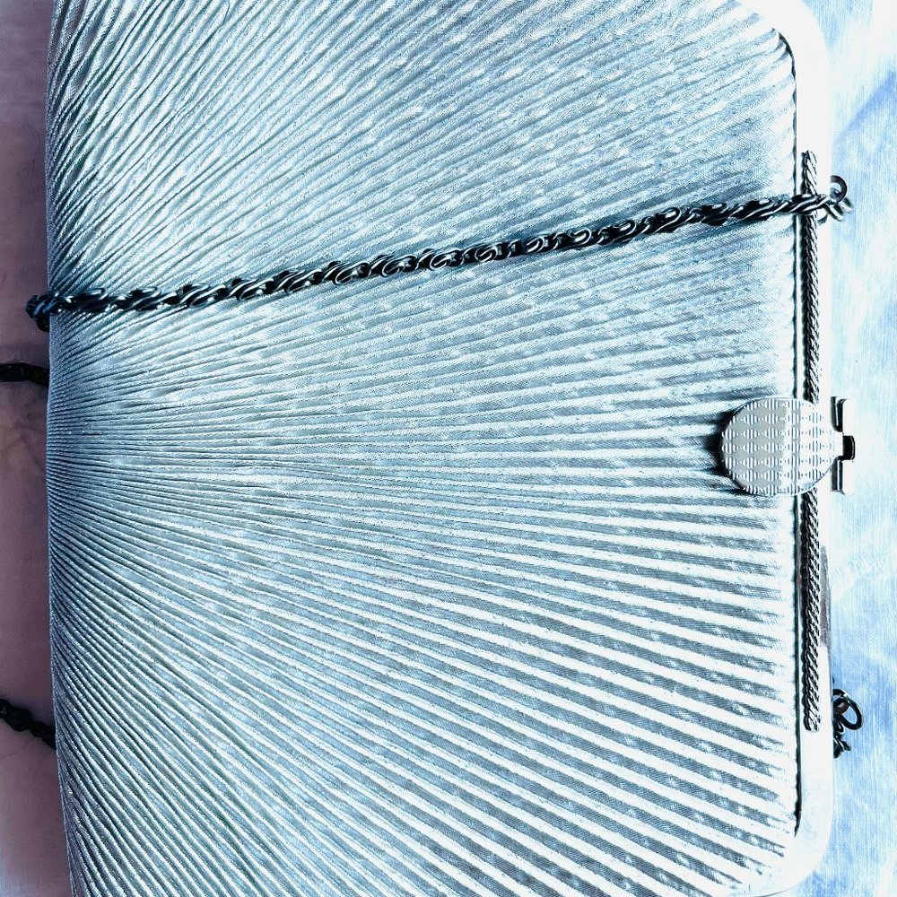 ✨ Vintage Silver Shimmer Evening Clutch – Long Dark-Silver Chain, 1990s